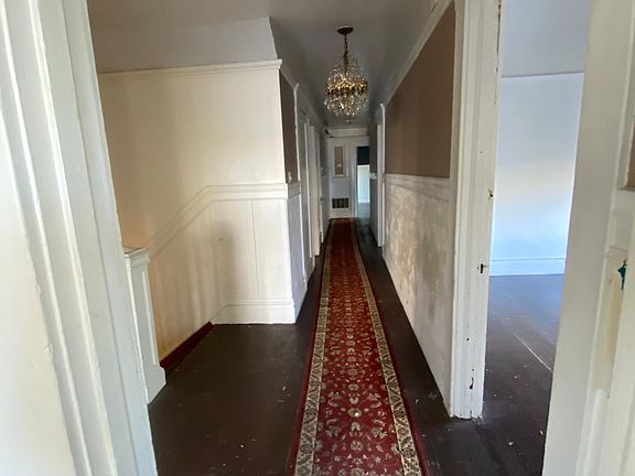 2nd image of 703 Shrader St