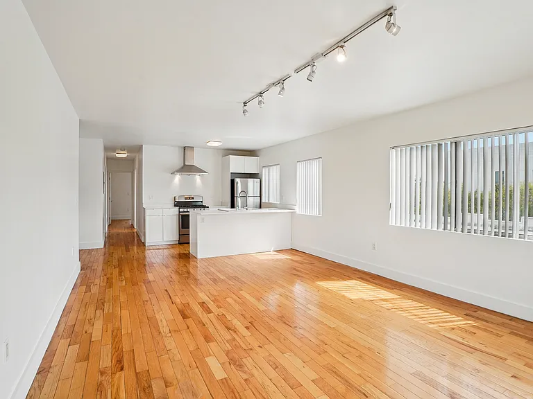 1008 N New Hampshire Ave #1006-1/2 — Photo 6
