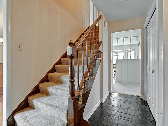 4th image of 1020 Dover Ct