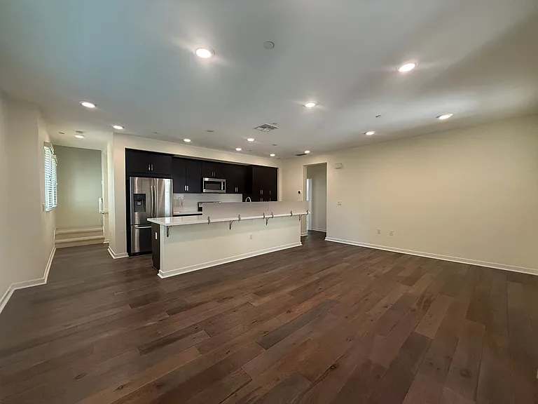1052 Bigleaf Pl #106 — Photo 3