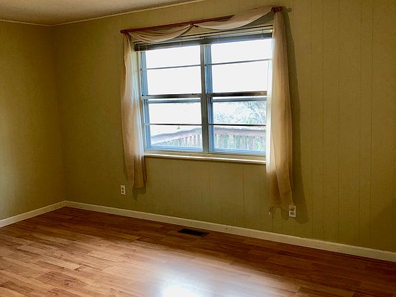 4th image of 2050 Herron Dr