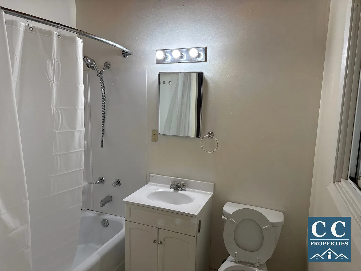 3 bed, $920 — Photo 2