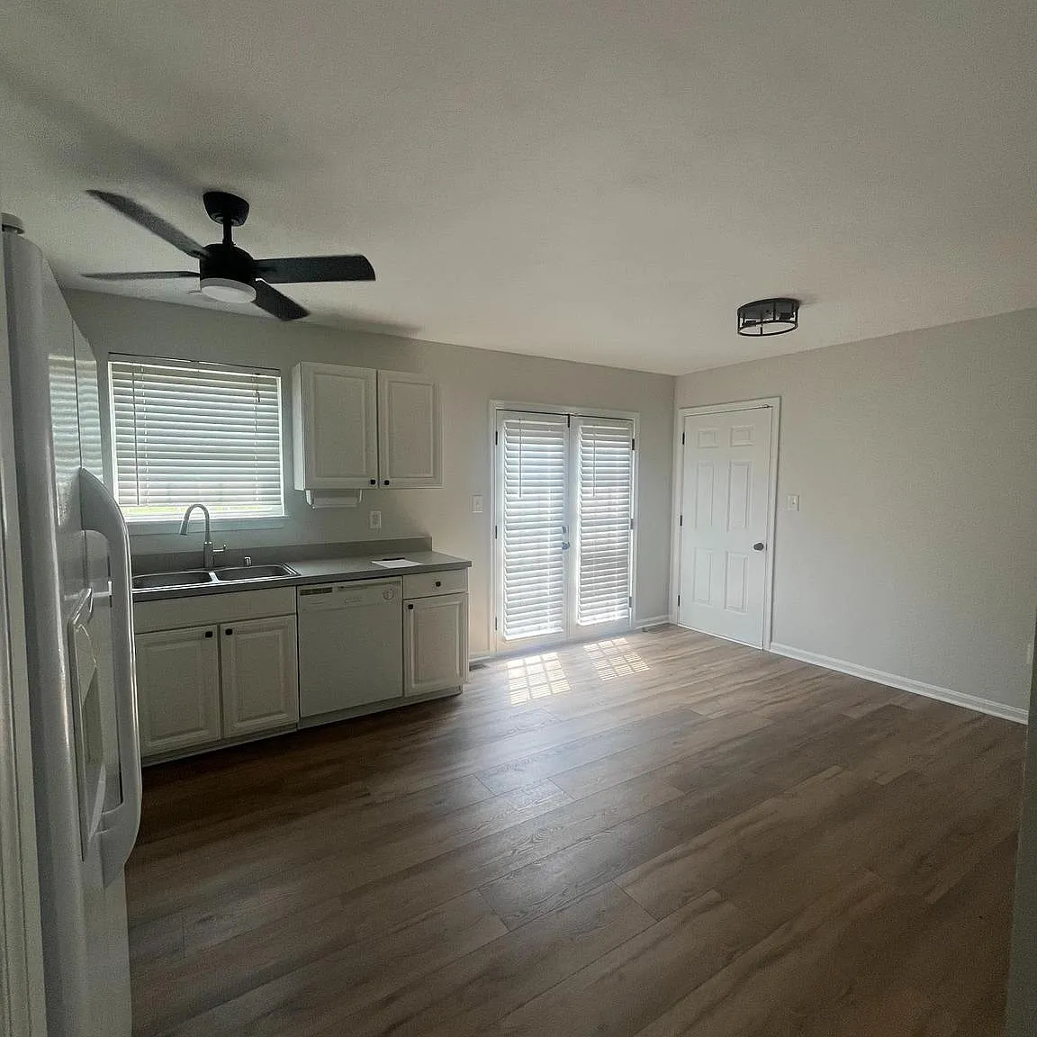 3 bed, 2.0 bath, 1176 sqft, $2,500 — Photo 4