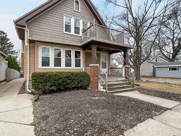 1307 N 67th St, Wauwatosa, WI 53213