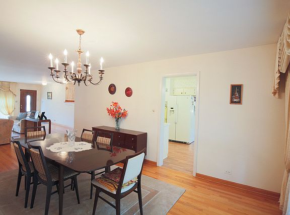 5th image of 7241 N Kostner Ave