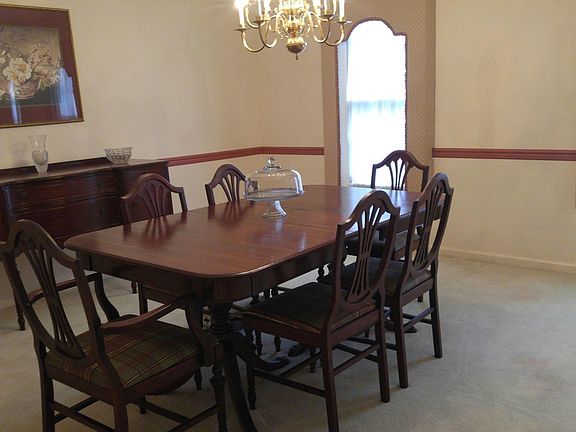 3rd image of 819 Regency Dr