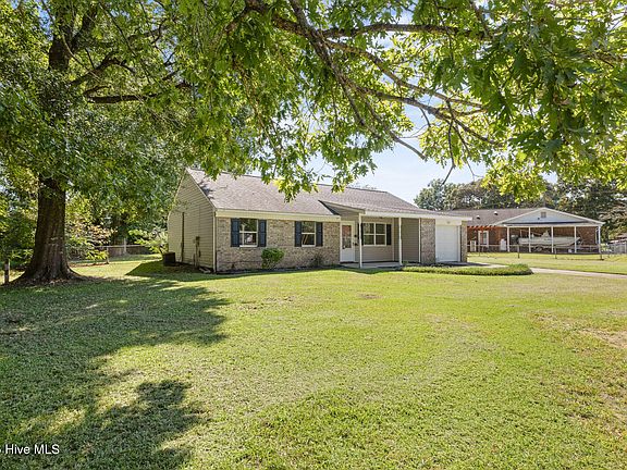 3rd image of 402 Sterling Road