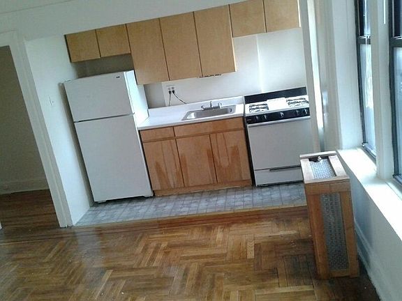5th image of 2330 Newtown Ave APT 4FE