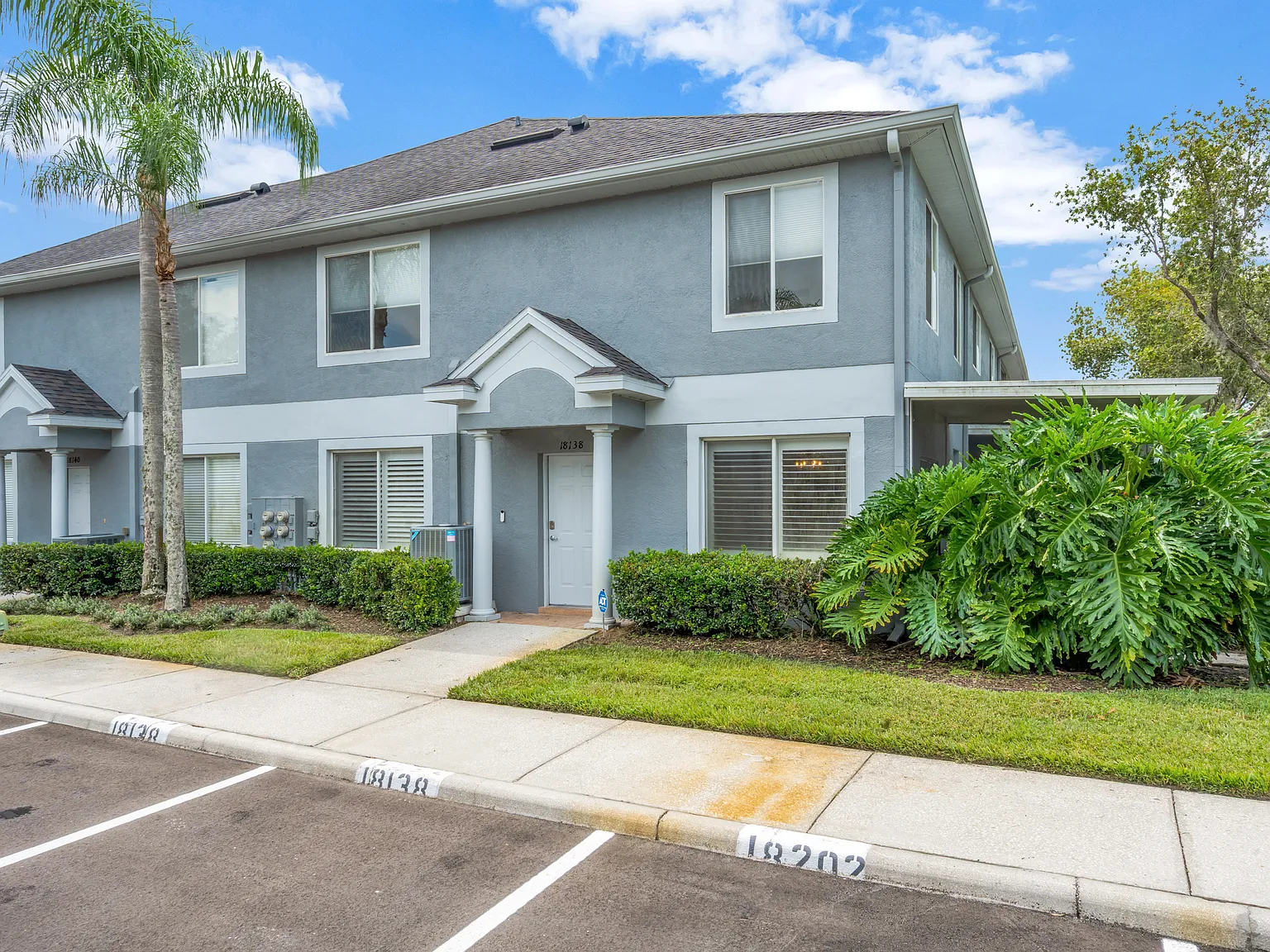 3 bed, 2.5 bath, 1364 sqft, $2,292 — Photo 3
