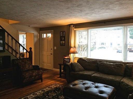 2nd image of 578 Coronation Dr