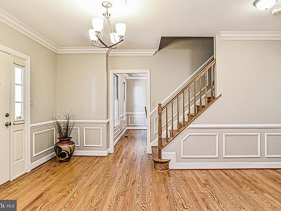 4th image of 5967 Fairview Woods Dr