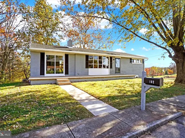 102 Frederick Ct, Dover, PA 17315