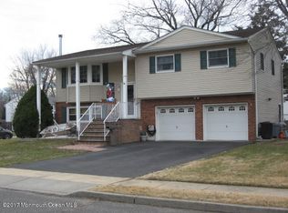 25 McClellan Dr, Middletown, NJ 07748