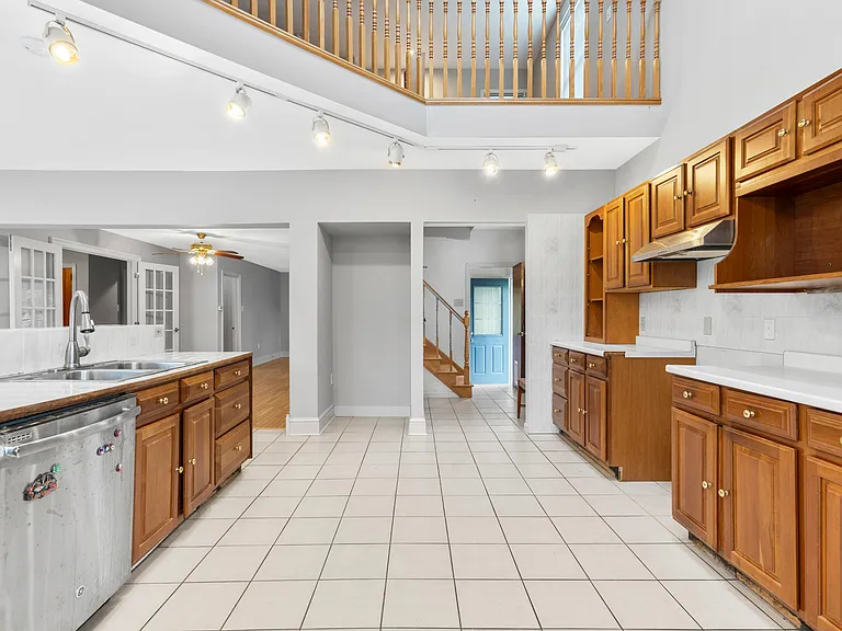 421 Lafayette St — Photo 10