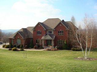 1282 Hilltop Rd NW, New Philadelphia, OH 44663