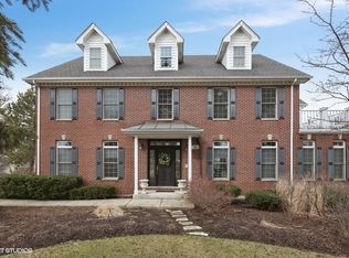 24 Garfield Ridge Ct, Willowbrook, IL 60527