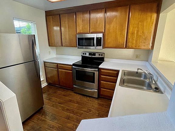 3rd image of 147 Rockwood Dr