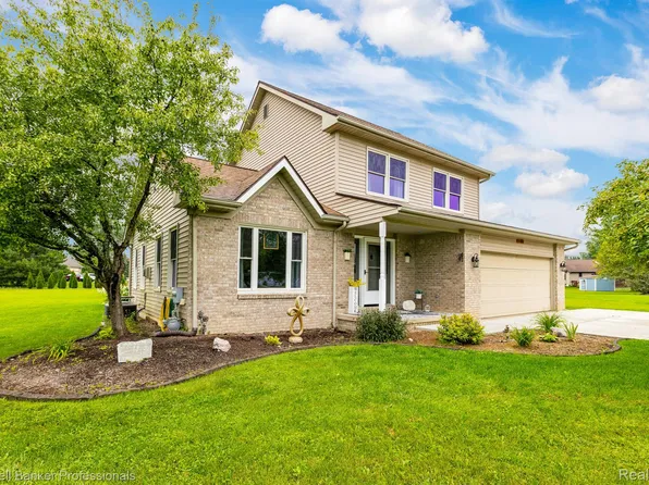 8100 Nantucket Dr, Mount Morris, MI 48458