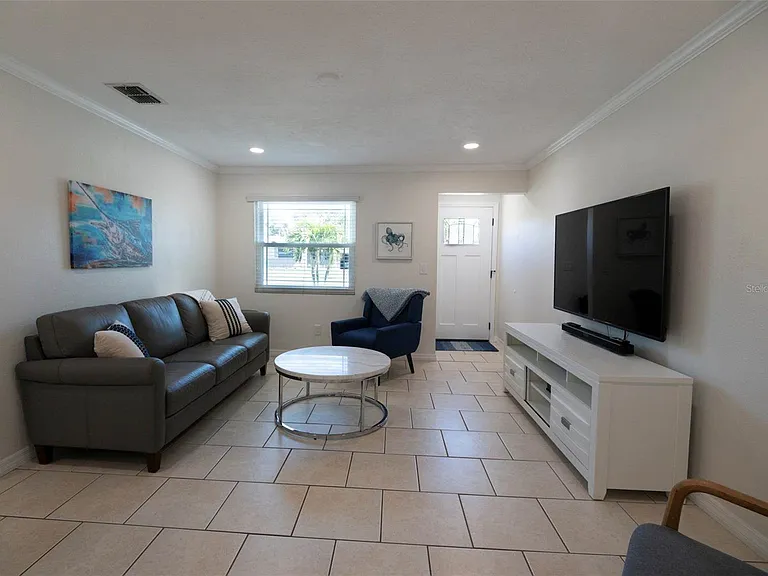 569 Bamboo Dr S — Photo 5