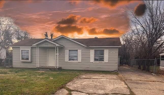 1st image of 4424 SE 40th St