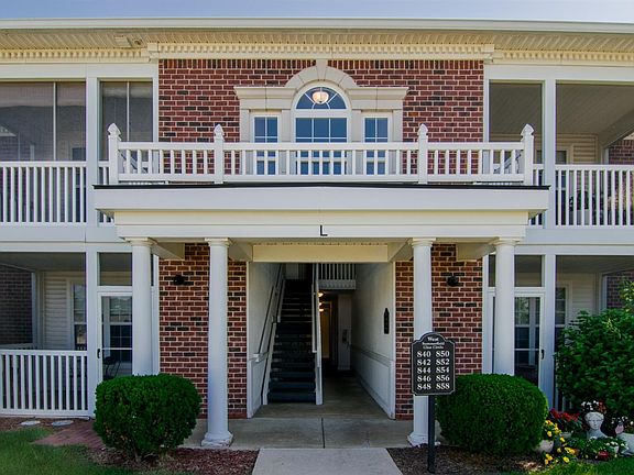 3rd image of 848 W Summerfield Glen Cir