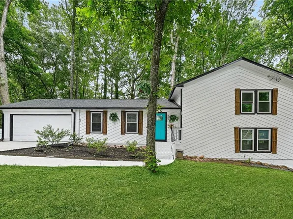 1469 W Rock Ct, Stone Mountain, GA 30088