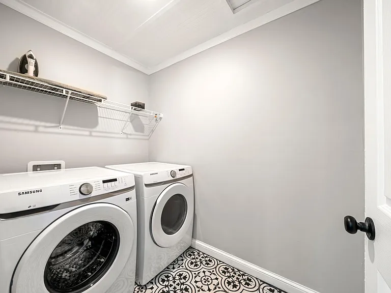 639 S Peachtree St — Photo 16