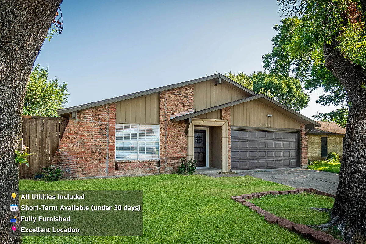 Building Photo - 2309 Versailles Dr