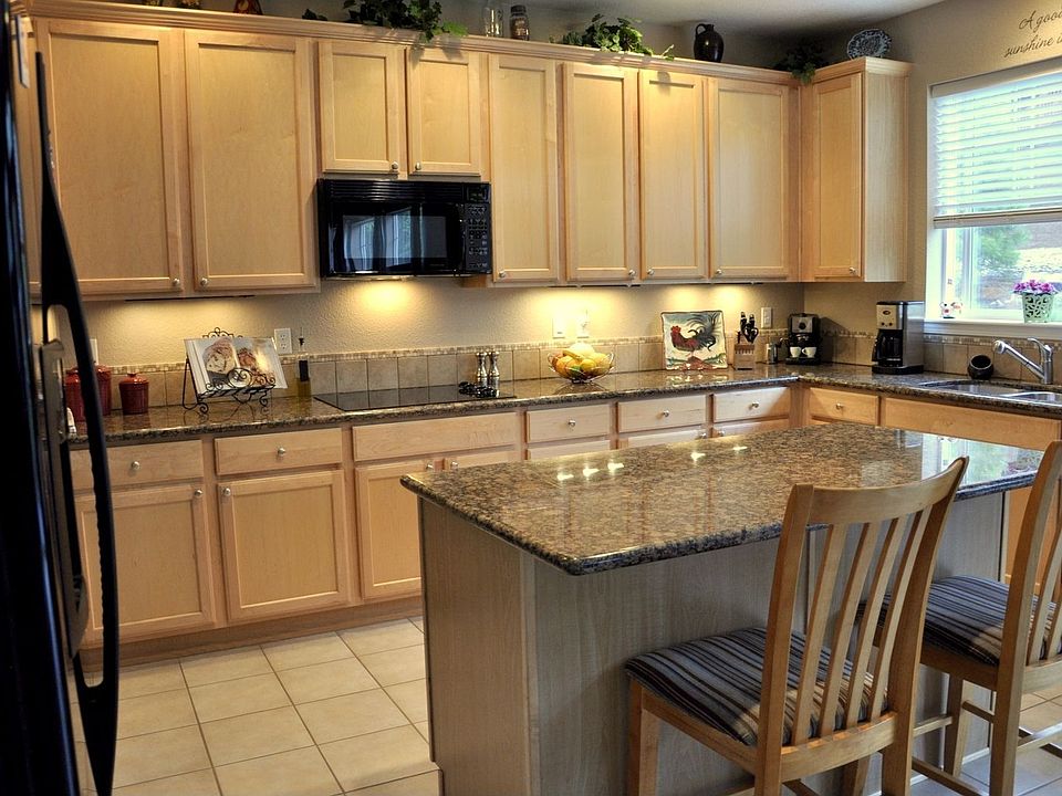 Kichen just updated w/ granite and tile