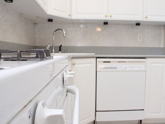 2nd image of 15076 Goethals Ave