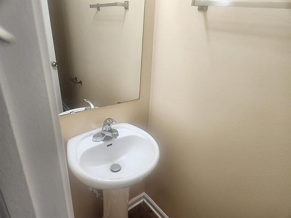 5th image of 1204 Topp Creek Dr