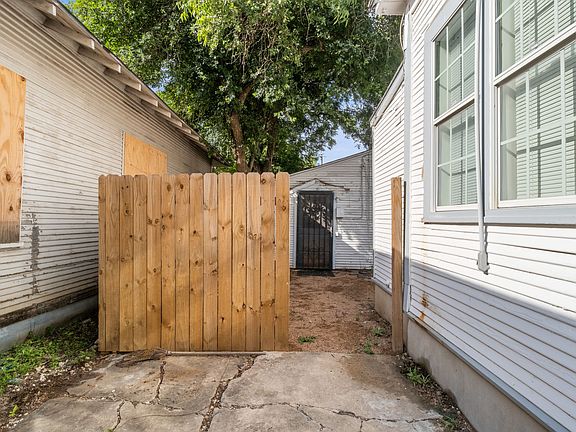 3rd image of 302 E Cevallos St #3