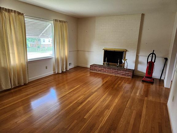 5th image of 318 Parkwood Ave