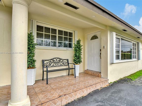 3rd image of 9555 Dominican Dr