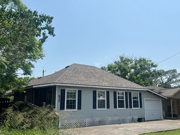 3rd image of 825 Booty St