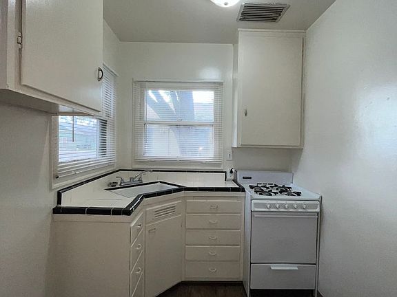5th image of 448-454 S Garden St