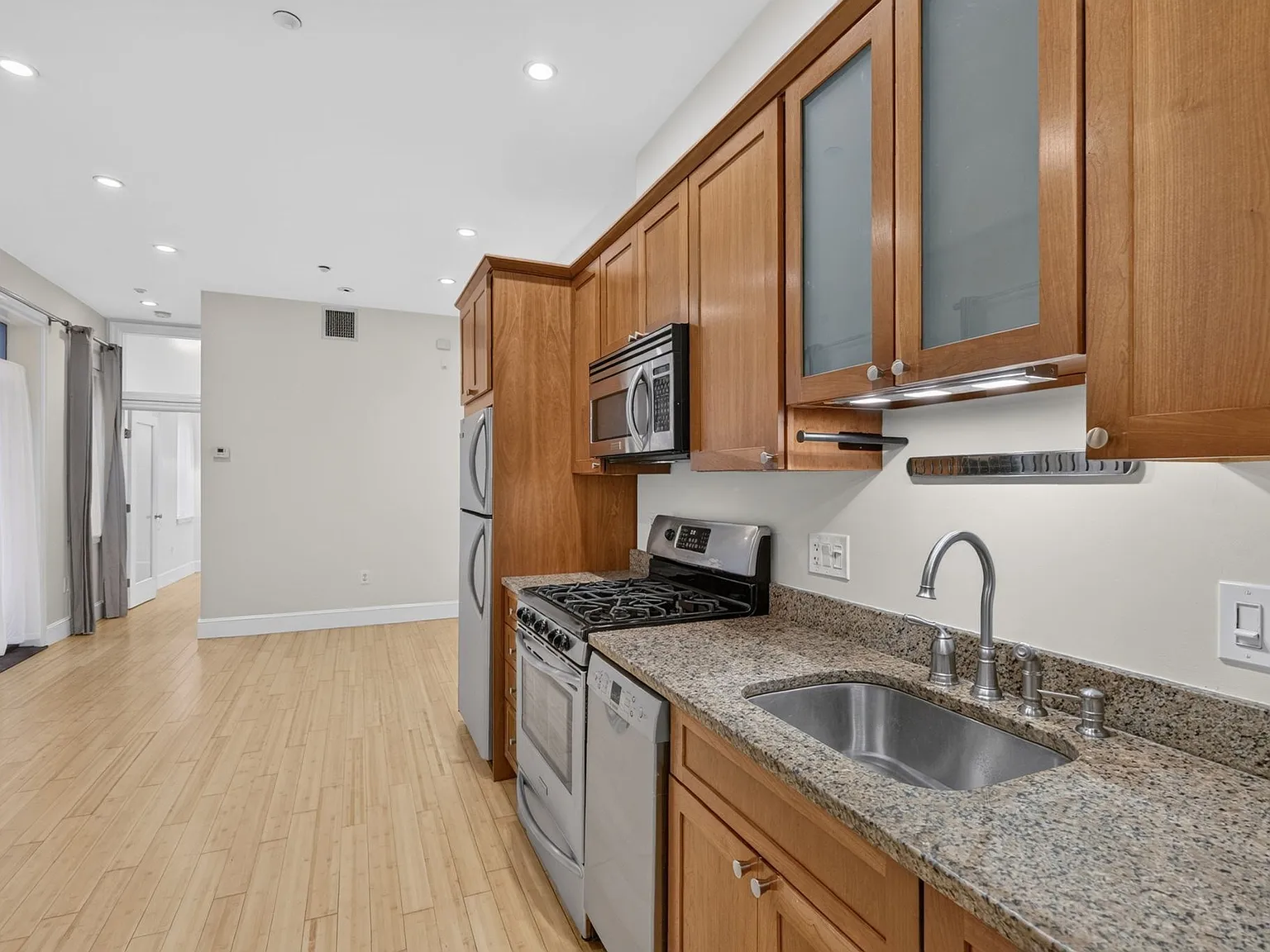 1 bed, 1.0 bath, 442 sqft, $2,850 — Photo 3