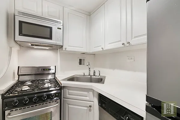 Rented by Halstead Real Estate | media 8