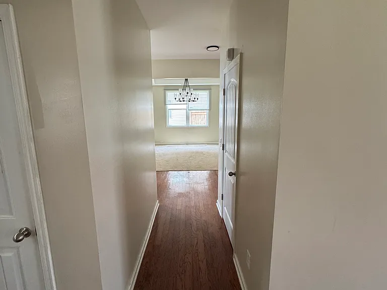 327 Hearthwood Dr — Photo 4