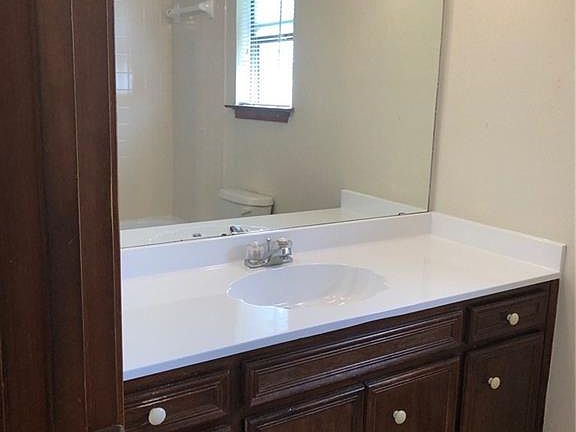 2nd image of 905 E 51st St APT 204