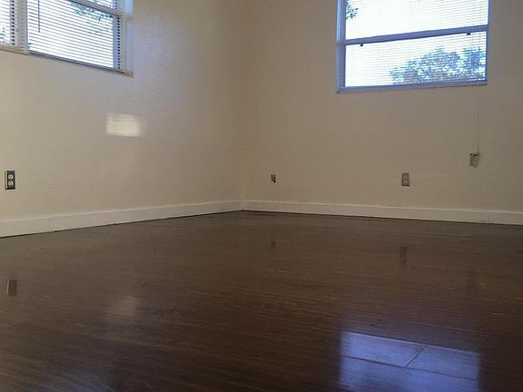 4th image of 1514 Carmen Ave