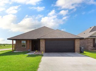 902 SW 80th St, Lawton, OK 73505