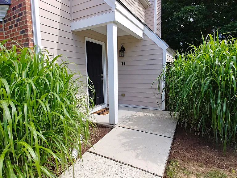 11 Forest Glen Dr — Photo 2
