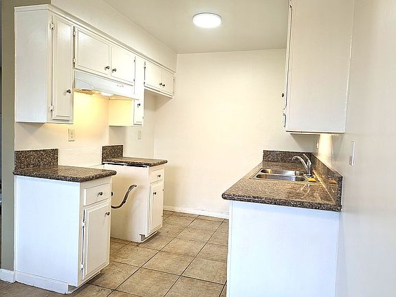Kitchen with Granite
