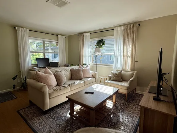 T Street, 2210 T St APT 8, Sacramento, CA 95816