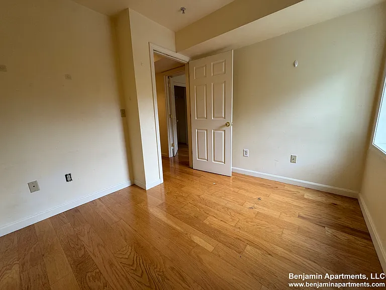 34 Raymond St #2 — Photo 16