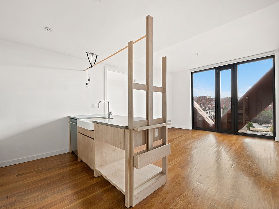 1st image of 54 Noll St #611
