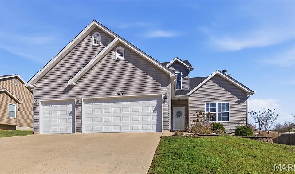 1st image of 1631 Saint Charles Dr
