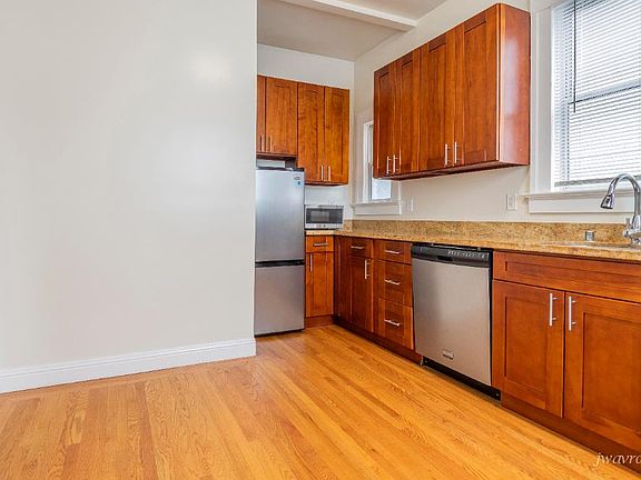 3rd image of 1650 California St #12J