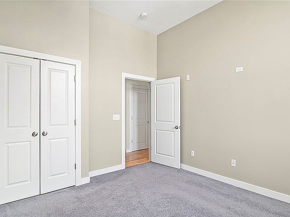 5th image of 10 Queen St #5